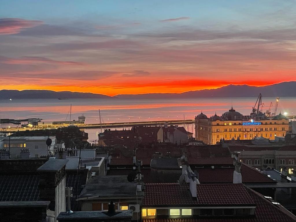 Апартаменты Penthouse Rijeka Centar Экстерьер фото